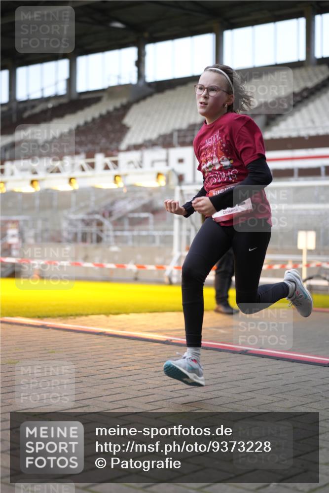 07.12.2025 - St. Pauli X-Mass-Run No. 15 Patografie http://msf.ph/oto/9373228 07.12.2025 12:01:07 Ziel 124, 1635, 1665, 1880, 1923, 1928, 2463, 3811, 3813, 3992 meine-sportfotos.de