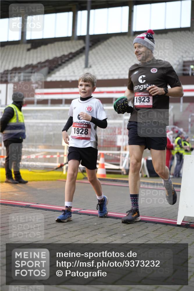 07.12.2025 - St. Pauli X-Mass-Run No. 15 Patografie http://msf.ph/oto/9373232 07.12.2025 12:01:10 Ziel 1635, 1923, 1928, 2463, 3811, 3813, 3992 meine-sportfotos.de