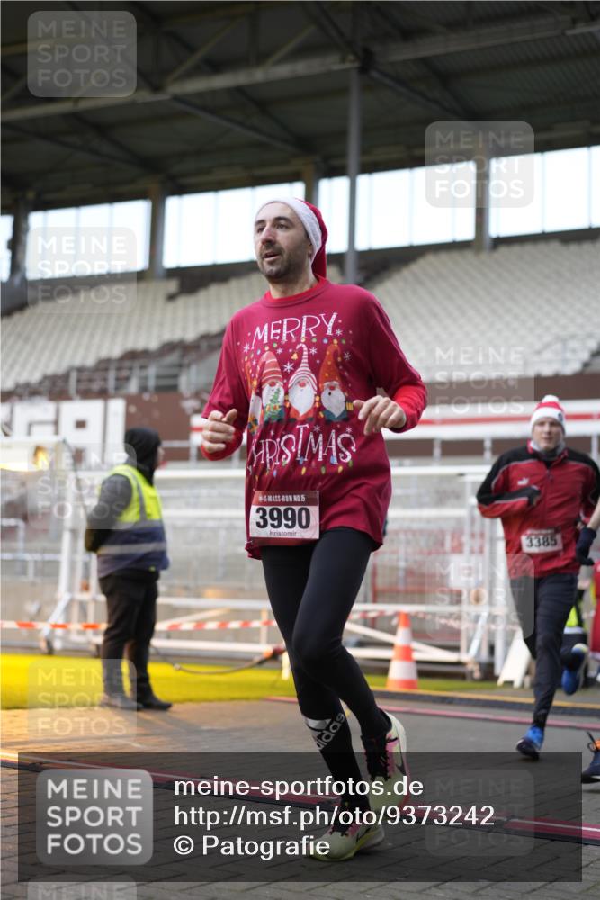 07.12.2025 - St. Pauli X-Mass-Run No. 15 Patografie http://msf.ph/oto/9373242 07.12.2025 12:01:19 Ziel 1923, 1928, 1930, 1932, 2991, 3385, 3463, 3531, 3811, 3813, 3990, 3992 meine-sportfotos.de