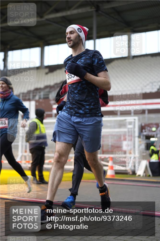 07.12.2025 - St. Pauli X-Mass-Run No. 15 Patografie http://msf.ph/oto/9373246 07.12.2025 12:01:20 Ziel 1923, 1928, 1930, 1932, 2987, 2991, 3385, 3463, 3531, 3811, 3813, 3990, 3992 meine-sportfotos.de