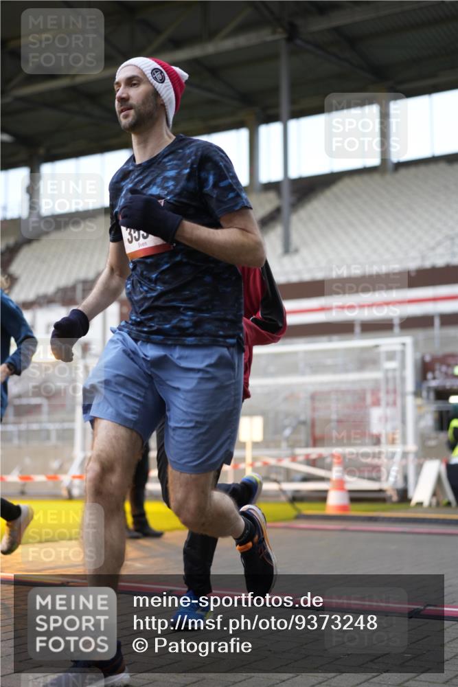 07.12.2025 - St. Pauli X-Mass-Run No. 15 Patografie http://msf.ph/oto/9373248 07.12.2025 12:01:20 Ziel 1923, 1928, 1930, 1932, 2987, 2991, 3385, 3463, 3531, 3811, 3813, 3990, 3992 meine-sportfotos.de