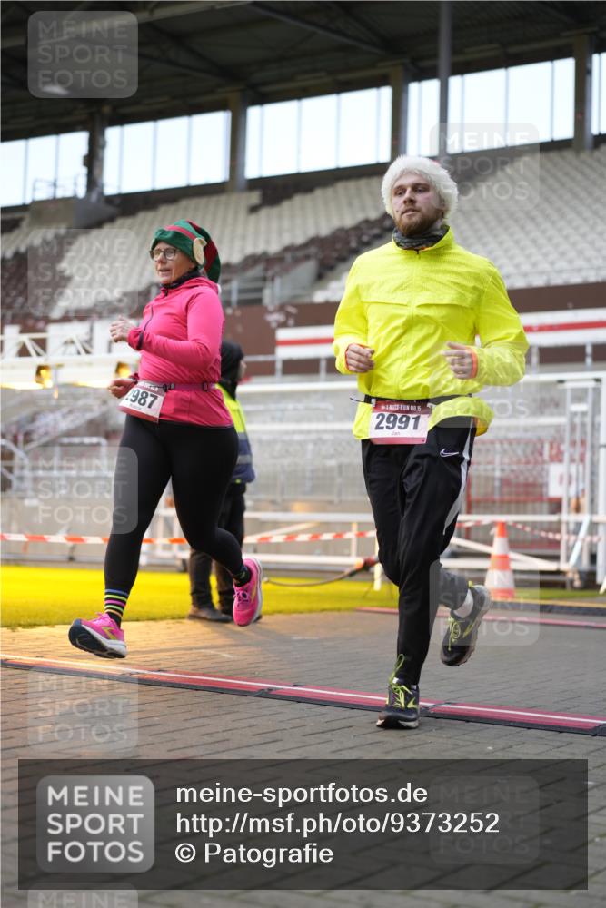 07.12.2025 - St. Pauli X-Mass-Run No. 15 Patografie http://msf.ph/oto/9373252 07.12.2025 12:01:25 Ziel 1786, 1923, 1930, 1932, 2987, 2991, 3385, 3463, 3531, 3990 meine-sportfotos.de