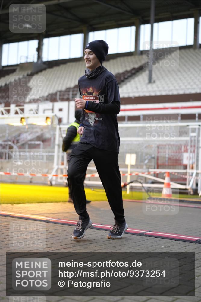 07.12.2025 - St. Pauli X-Mass-Run No. 15 Patografie http://msf.ph/oto/9373254 07.12.2025 12:01:27 Ziel 1786, 1930, 1932, 2987, 2991, 3385, 3463, 3531, 3981, 3990 meine-sportfotos.de