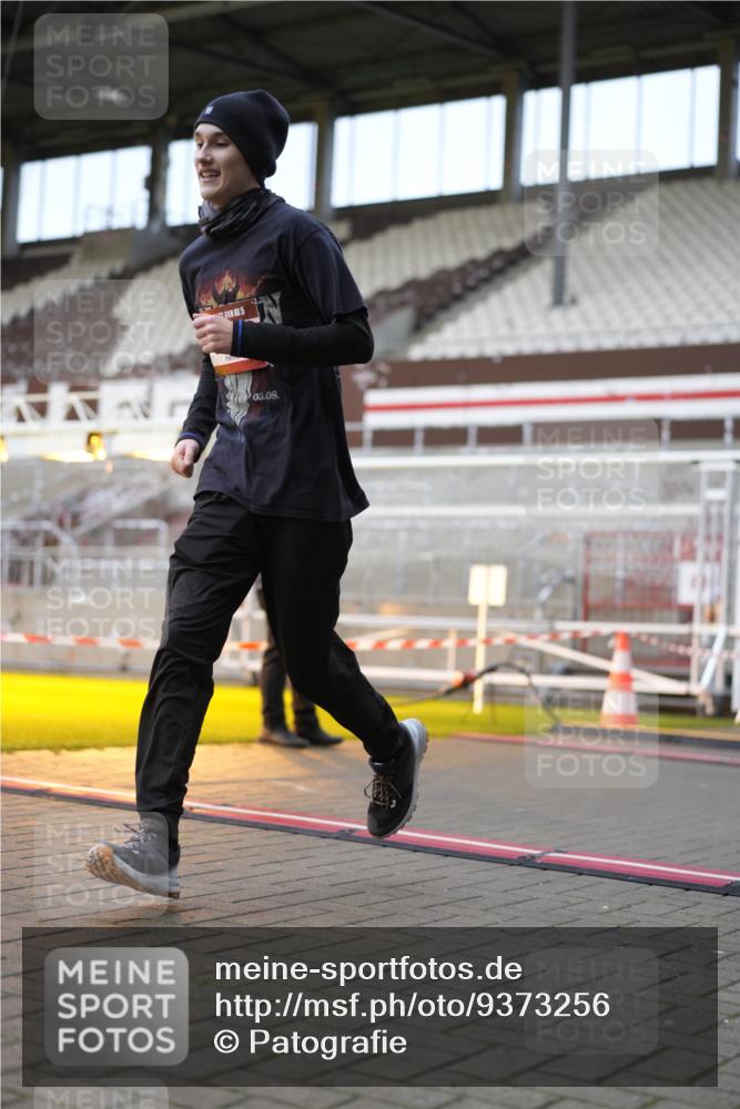 07.12.2025 - St. Pauli X-Mass-Run No. 15 Patografie http://msf.ph/oto/9373256 07.12.2025 12:01:27 Ziel 1786, 1930, 1932, 2987, 2991, 3385, 3463, 3531, 3981, 3990 meine-sportfotos.de