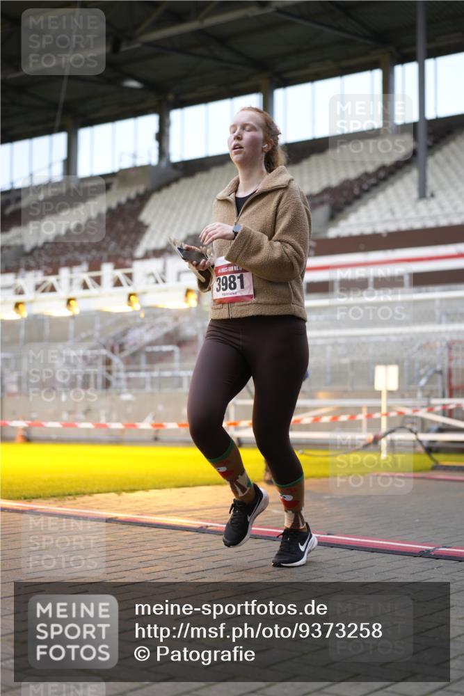 07.12.2025 - St. Pauli X-Mass-Run No. 15 Patografie http://msf.ph/oto/9373258 07.12.2025 12:01:31 Ziel 1719, 1786, 1930, 1932, 2987, 2991, 3385, 3463, 3531, 3981, 3990, 4753 meine-sportfotos.de
