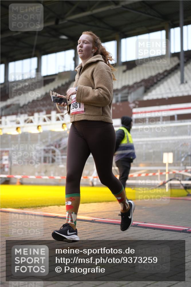 07.12.2025 - St. Pauli X-Mass-Run No. 15 Patografie http://msf.ph/oto/9373259 07.12.2025 12:01:31 Ziel 1719, 1786, 1930, 1932, 2987, 2991, 3385, 3463, 3531, 3981, 3990, 4753 meine-sportfotos.de