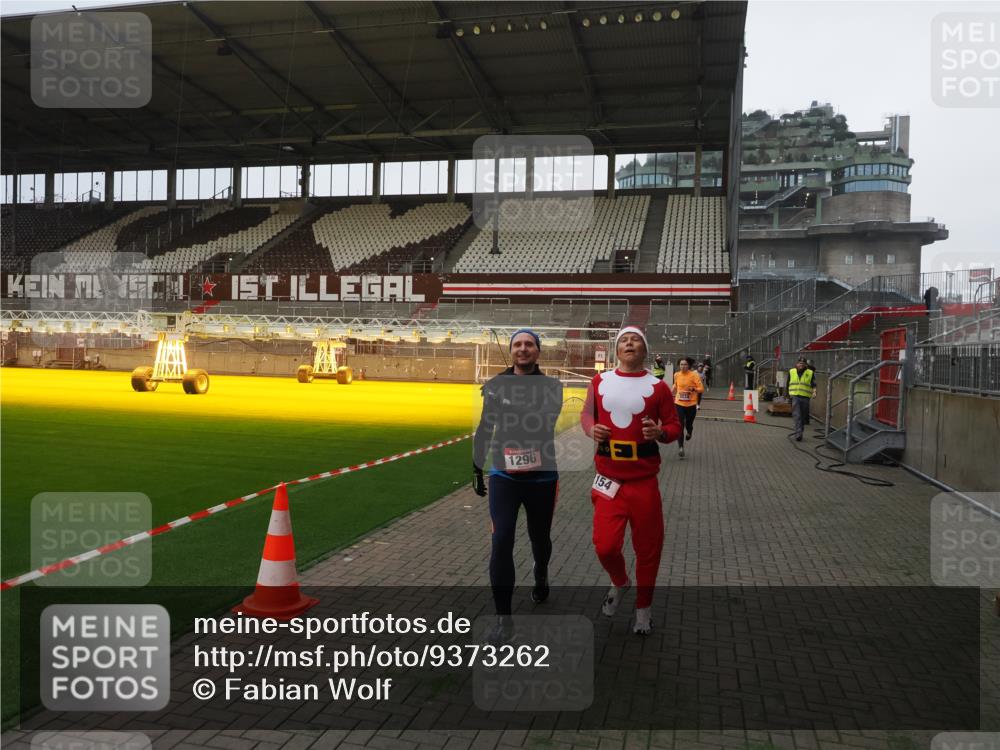 07.12.2025 - St. Pauli X-Mass-Run No. 15 Fabian Wolf http://msf.ph/oto/9373262 07.12.2025 09:52:25 Ziel 154, 195, 1296, 2034 meine-sportfotos.de