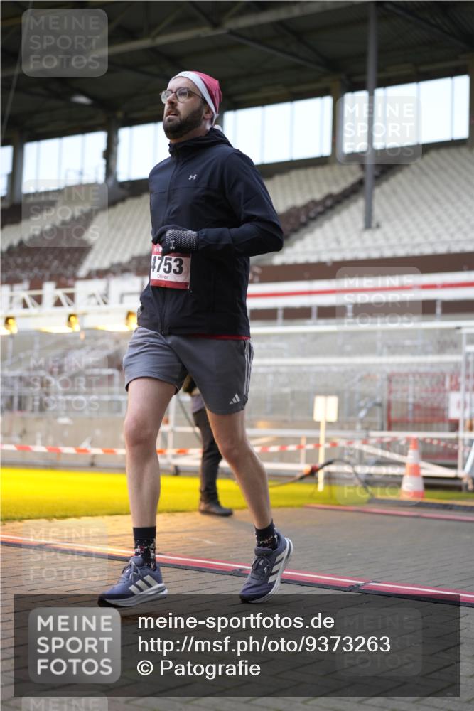07.12.2025 - St. Pauli X-Mass-Run No. 15 Patografie http://msf.ph/oto/9373263 07.12.2025 12:01:34 Ziel 1719, 1786, 2987, 2991, 3385, 3463, 3531, 3981, 3990, 4753 meine-sportfotos.de