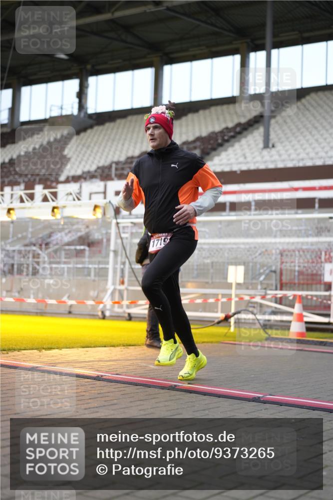 07.12.2025 - St. Pauli X-Mass-Run No. 15 Patografie http://msf.ph/oto/9373265 07.12.2025 12:01:35 Ziel 1719, 1786, 2987, 2991, 3385, 3463, 3531, 3981, 4753 meine-sportfotos.de