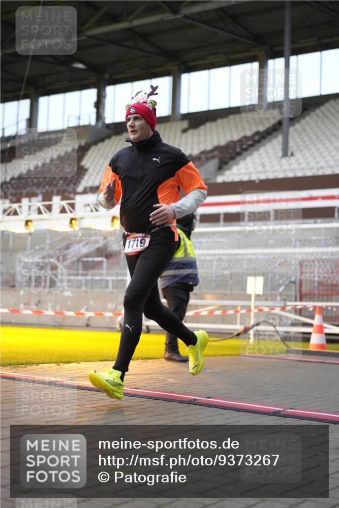 07.12.2025 - St. Pauli X-Mass-Run No. 15 Patografie http://msf.ph/oto/9373267 07.12.2025 12:01:35 Ziel 1719, 1786, 2987, 2991, 3385, 3463, 3531, 3981, 4753 meine-sportfotos.de