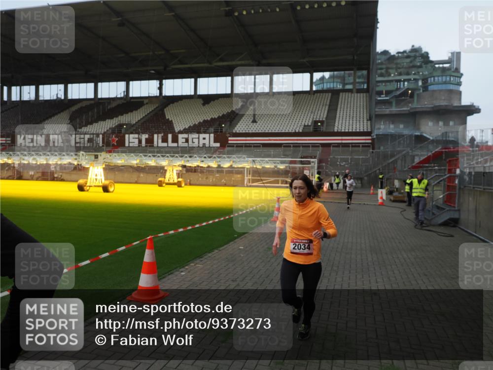07.12.2025 - St. Pauli X-Mass-Run No. 15 Fabian Wolf http://msf.ph/oto/9373273 07.12.2025 09:52:28 Ziel 154, 195, 1052, 1296, 2034 meine-sportfotos.de