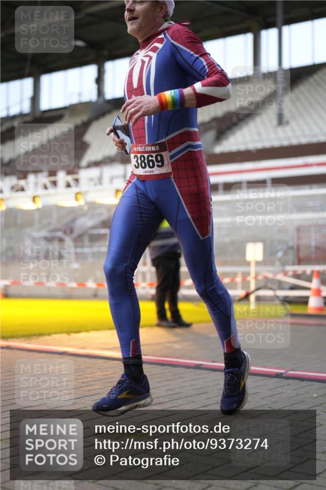 07.12.2025 - St. Pauli X-Mass-Run No. 15 Patografie http://msf.ph/oto/9373274 07.12.2025 12:01:47 Ziel 576, 926, 928, 933, 1719, 2411, 2539, 2868, 3869, 4107, 4109, 4369, 4370, 4753 meine-sportfotos.de