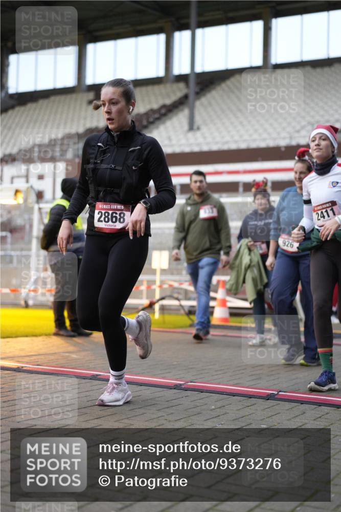 07.12.2025 - St. Pauli X-Mass-Run No. 15 Patografie http://msf.ph/oto/9373276 07.12.2025 12:01:48 Ziel 576, 926, 928, 933, 1719, 2411, 2539, 2868, 3869, 4107, 4109, 4156, 4369, 4370, 4753 meine-sportfotos.de