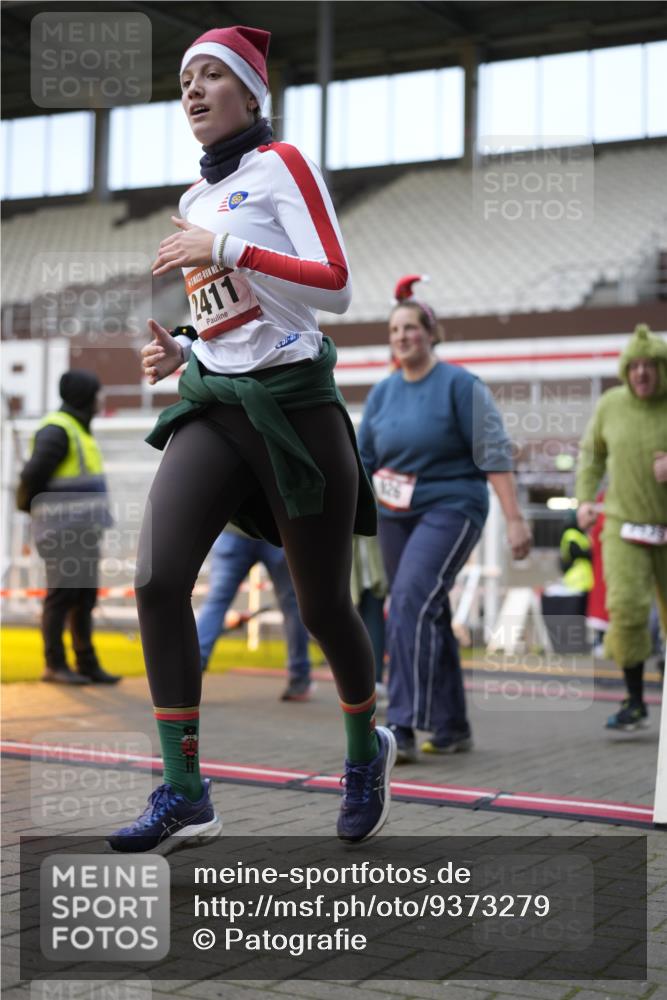 07.12.2025 - St. Pauli X-Mass-Run No. 15 Patografie http://msf.ph/oto/9373279 07.12.2025 12:01:49 Ziel 576, 926, 928, 933, 1719, 2411, 2539, 2868, 3869, 4107, 4109, 4156, 4369, 4370 meine-sportfotos.de