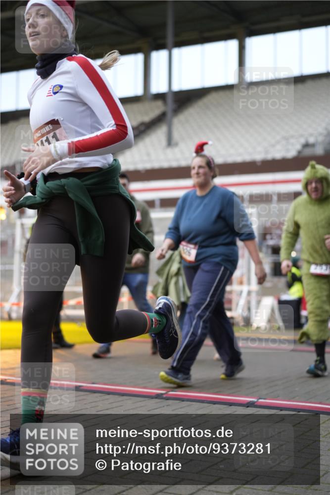 07.12.2025 - St. Pauli X-Mass-Run No. 15 Patografie http://msf.ph/oto/9373281 07.12.2025 12:01:49 Ziel 576, 926, 928, 933, 1719, 2411, 2539, 2868, 3869, 4107, 4109, 4156, 4369, 4370 meine-sportfotos.de