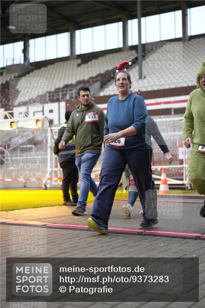 07.12.2025 - St. Pauli X-Mass-Run No. 15 Patografie http://msf.ph/oto/9373283 07.12.2025 12:01:50 Ziel 576, 926, 928, 933, 1719, 2411, 2539, 2868, 3869, 4107, 4109, 4156, 4369, 4370 meine-sportfotos.de
