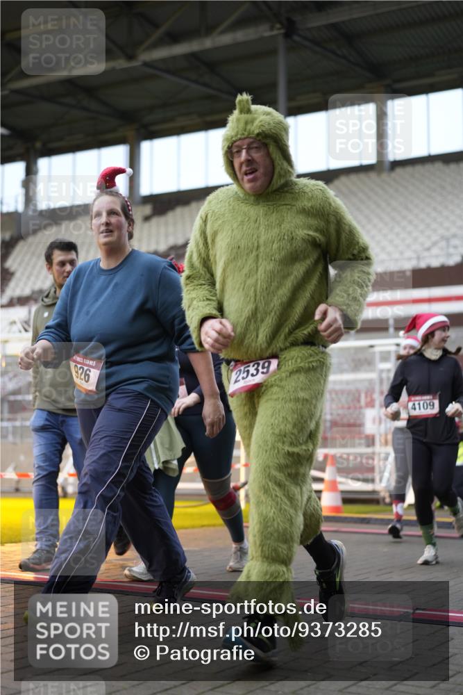 07.12.2025 - St. Pauli X-Mass-Run No. 15 Patografie http://msf.ph/oto/9373285 07.12.2025 12:01:50 Ziel 576, 926, 928, 933, 1719, 2411, 2539, 2868, 3869, 4107, 4109, 4156, 4369, 4370 meine-sportfotos.de
