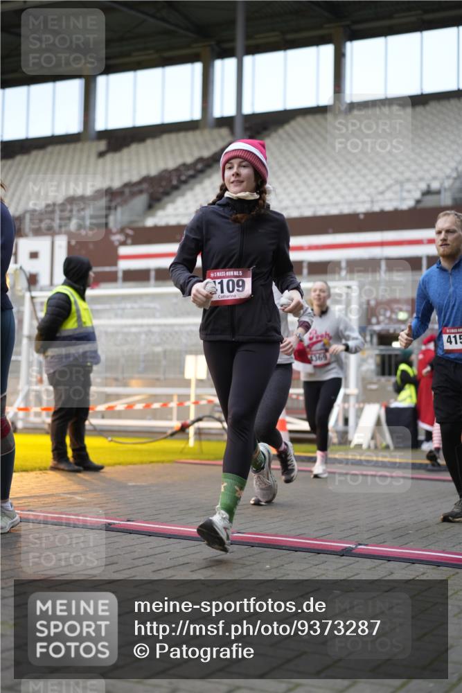 07.12.2025 - St. Pauli X-Mass-Run No. 15 Patografie http://msf.ph/oto/9373287 07.12.2025 12:01:51 Ziel 576, 926, 928, 933, 2411, 2539, 2868, 3869, 4107, 4109, 4156, 4369, 4370 meine-sportfotos.de