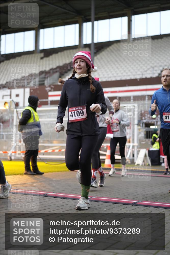 07.12.2025 - St. Pauli X-Mass-Run No. 15 Patografie http://msf.ph/oto/9373289 07.12.2025 12:01:51 Ziel 576, 926, 928, 933, 2411, 2539, 2868, 3869, 4107, 4109, 4156, 4369, 4370 meine-sportfotos.de
