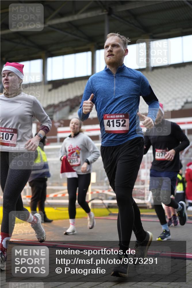 07.12.2025 - St. Pauli X-Mass-Run No. 15 Patografie http://msf.ph/oto/9373291 07.12.2025 12:01:52 Ziel 576, 926, 928, 933, 2411, 2539, 2868, 3869, 4107, 4109, 4156, 4369, 4370 meine-sportfotos.de
