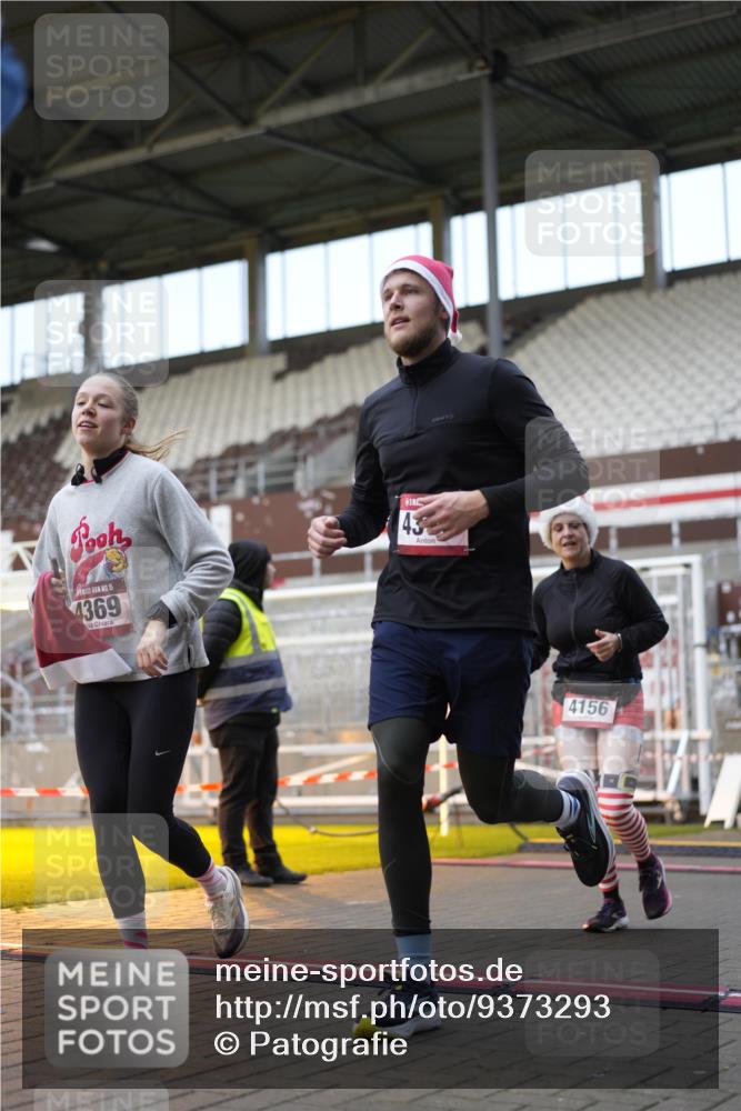 07.12.2025 - St. Pauli X-Mass-Run No. 15 Patografie http://msf.ph/oto/9373293 07.12.2025 12:01:53 Ziel 576, 926, 928, 933, 2411, 2539, 2868, 3869, 4102, 4107, 4109, 4142, 4156, 4369, 4370 meine-sportfotos.de