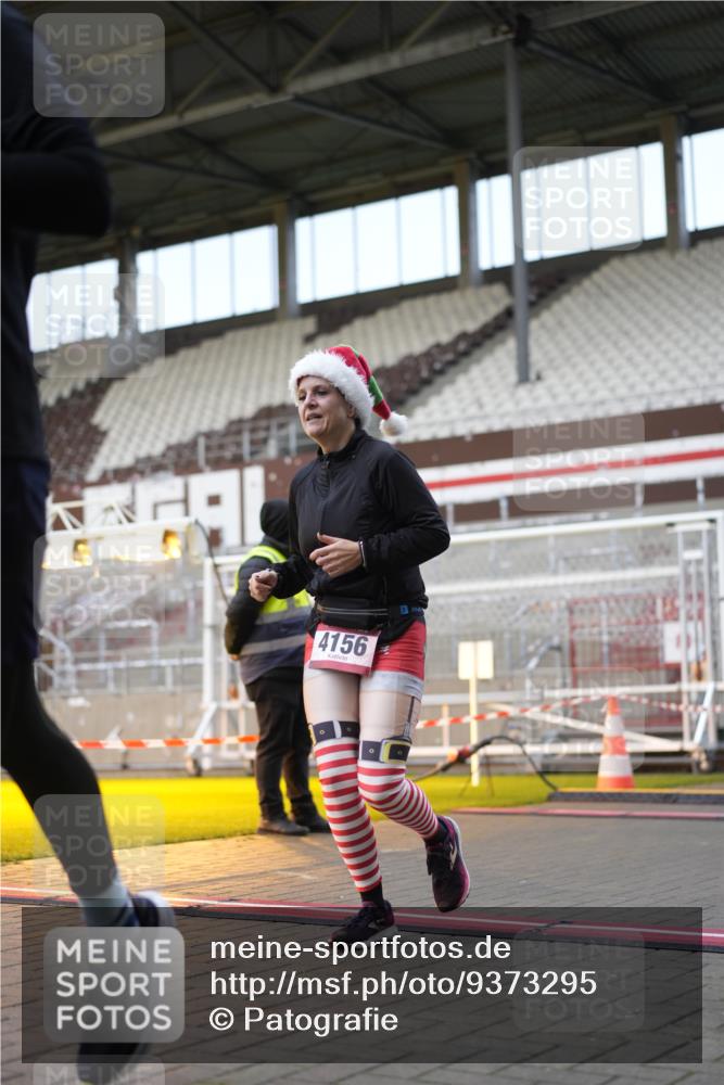 07.12.2025 - St. Pauli X-Mass-Run No. 15 Patografie http://msf.ph/oto/9373295 07.12.2025 12:01:53 Ziel 576, 926, 928, 933, 2411, 2539, 2868, 3869, 4102, 4107, 4109, 4142, 4156, 4369, 4370 meine-sportfotos.de