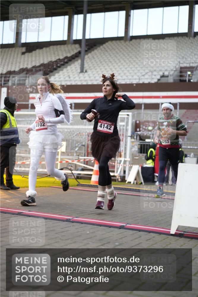 07.12.2025 - St. Pauli X-Mass-Run No. 15 Patografie http://msf.ph/oto/9373296 07.12.2025 12:01:58 Ziel 576, 926, 928, 933, 2411, 2539, 2868, 3869, 4102, 4107, 4109, 4142, 4156, 4253, 4369, 4370 meine-sportfotos.de