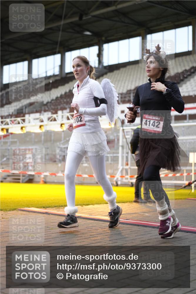 07.12.2025 - St. Pauli X-Mass-Run No. 15 Patografie http://msf.ph/oto/9373300 07.12.2025 12:01:58 Ziel 576, 926, 928, 933, 2411, 2539, 2868, 3869, 4102, 4107, 4109, 4142, 4156, 4253, 4369, 4370 meine-sportfotos.de