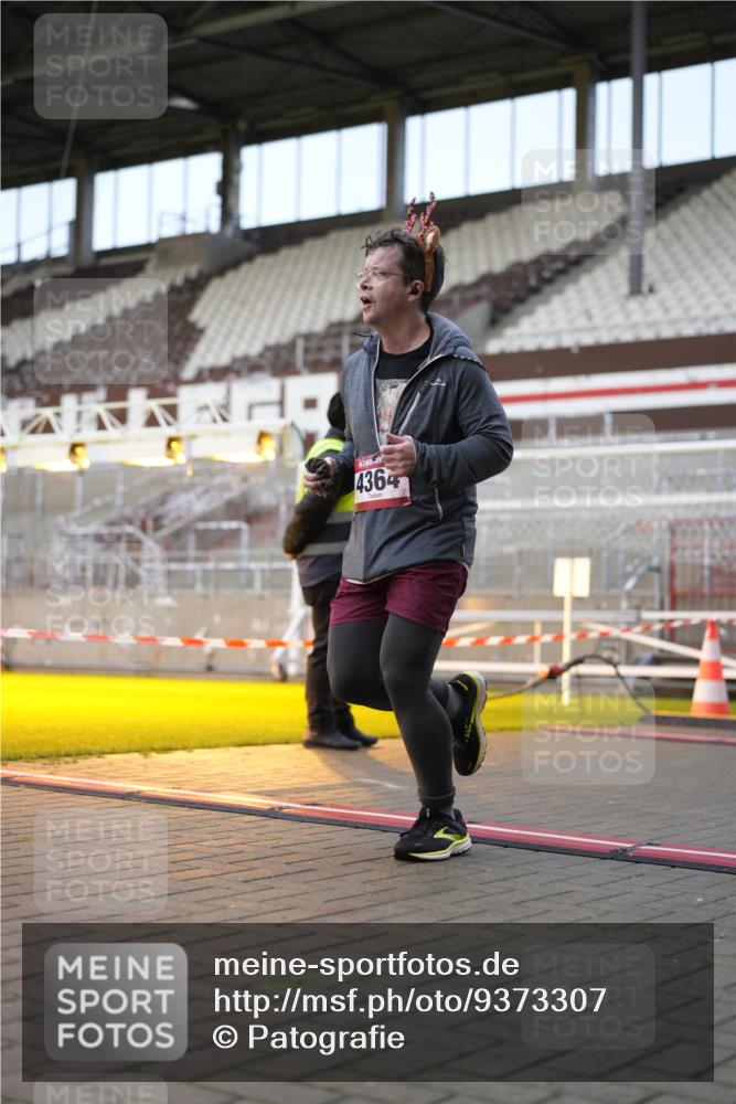 07.12.2025 - St. Pauli X-Mass-Run No. 15 Patografie http://msf.ph/oto/9373307 07.12.2025 12:02:12 Ziel 3203, 4102, 4142, 4253, 4364 meine-sportfotos.de