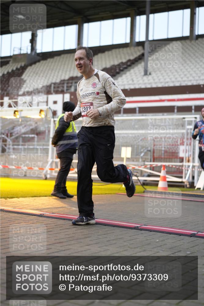 07.12.2025 - St. Pauli X-Mass-Run No. 15 Patografie http://msf.ph/oto/9373309 07.12.2025 12:02:16 Ziel 2936, 2940, 3203, 3837, 4364 meine-sportfotos.de