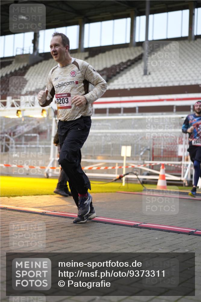 07.12.2025 - St. Pauli X-Mass-Run No. 15 Patografie http://msf.ph/oto/9373311 07.12.2025 12:02:16 Ziel 2936, 2940, 3203, 3837, 4364 meine-sportfotos.de