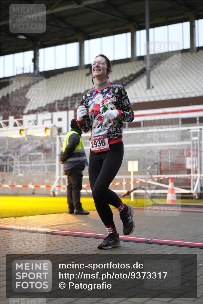 07.12.2025 - St. Pauli X-Mass-Run No. 15 Patografie http://msf.ph/oto/9373317 07.12.2025 12:02:18 Ziel 2936, 2940, 3203, 3837, 4364 meine-sportfotos.de