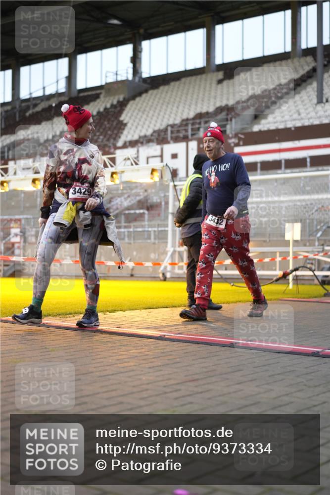 07.12.2025 - St. Pauli X-Mass-Run No. 15 Patografie http://msf.ph/oto/9373334 07.12.2025 12:02:28 Ziel 235, 1979, 1983, 2936, 2940, 3203, 3429, 3432, 3743, 3745, 3837, 3995 meine-sportfotos.de