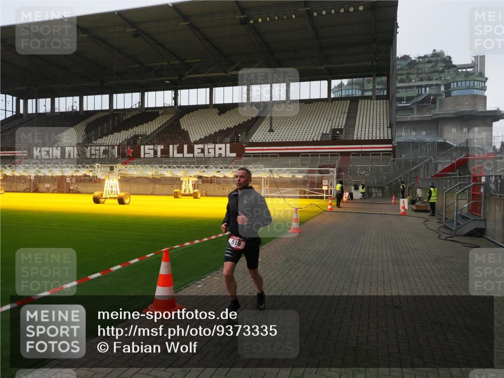 07.12.2025 - St. Pauli X-Mass-Run No. 15 Fabian Wolf http://msf.ph/oto/9373335 07.12.2025 09:53:09 Ziel 518, 937, 1874 meine-sportfotos.de