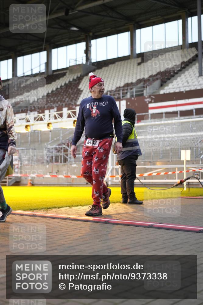07.12.2025 - St. Pauli X-Mass-Run No. 15 Patografie http://msf.ph/oto/9373338 07.12.2025 12:02:28 Ziel 235, 1979, 1983, 2936, 2940, 3203, 3429, 3432, 3743, 3745, 3837, 3995 meine-sportfotos.de