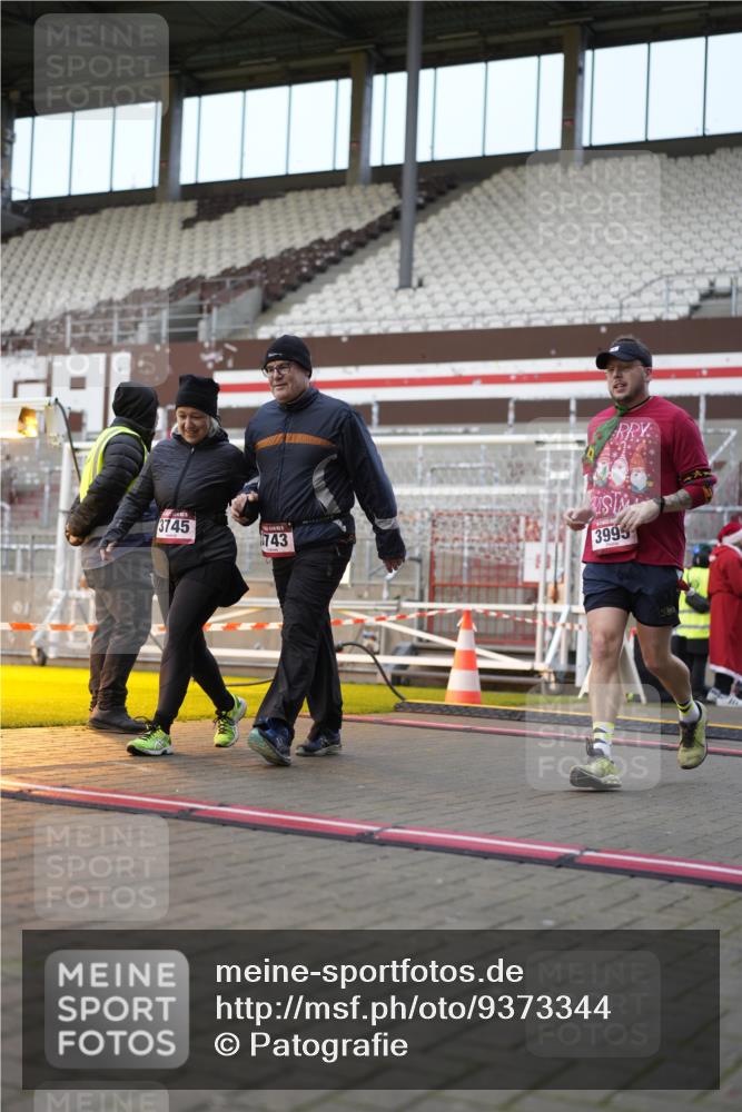 07.12.2025 - St. Pauli X-Mass-Run No. 15 Patografie http://msf.ph/oto/9373344 07.12.2025 12:02:32 Ziel 235, 1279, 1979, 1983, 2936, 2940, 3429, 3432, 3743, 3745, 3803, 3837, 3995 meine-sportfotos.de