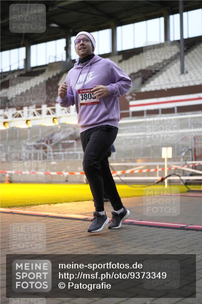 07.12.2025 - St. Pauli X-Mass-Run No. 15 Patografie http://msf.ph/oto/9373349 07.12.2025 12:02:36 Ziel 235, 1279, 1979, 1983, 3429, 3432, 3743, 3745, 3803, 3837, 3995 meine-sportfotos.de