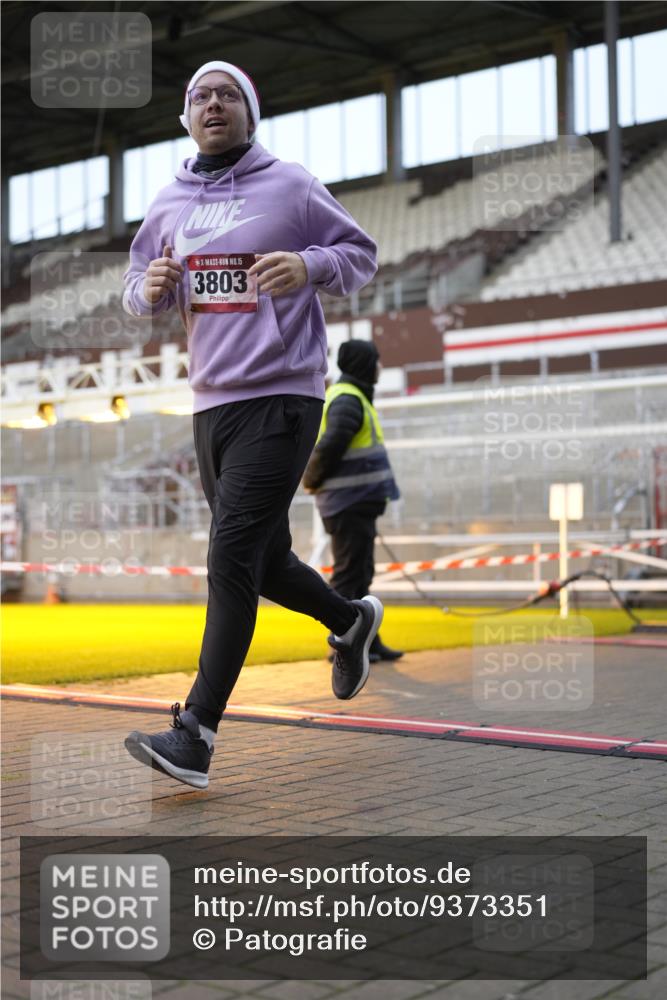07.12.2025 - St. Pauli X-Mass-Run No. 15 Patografie http://msf.ph/oto/9373351 07.12.2025 12:02:36 Ziel 235, 1279, 1979, 1983, 3429, 3432, 3743, 3745, 3803, 3837, 3995 meine-sportfotos.de