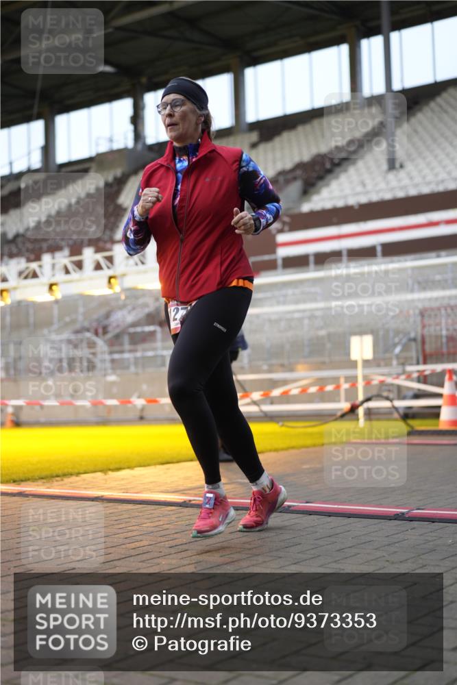 07.12.2025 - St. Pauli X-Mass-Run No. 15 Patografie http://msf.ph/oto/9373353 07.12.2025 12:02:38 Ziel 235, 1279, 1979, 1983, 3429, 3432, 3743, 3745, 3803, 3995 meine-sportfotos.de
