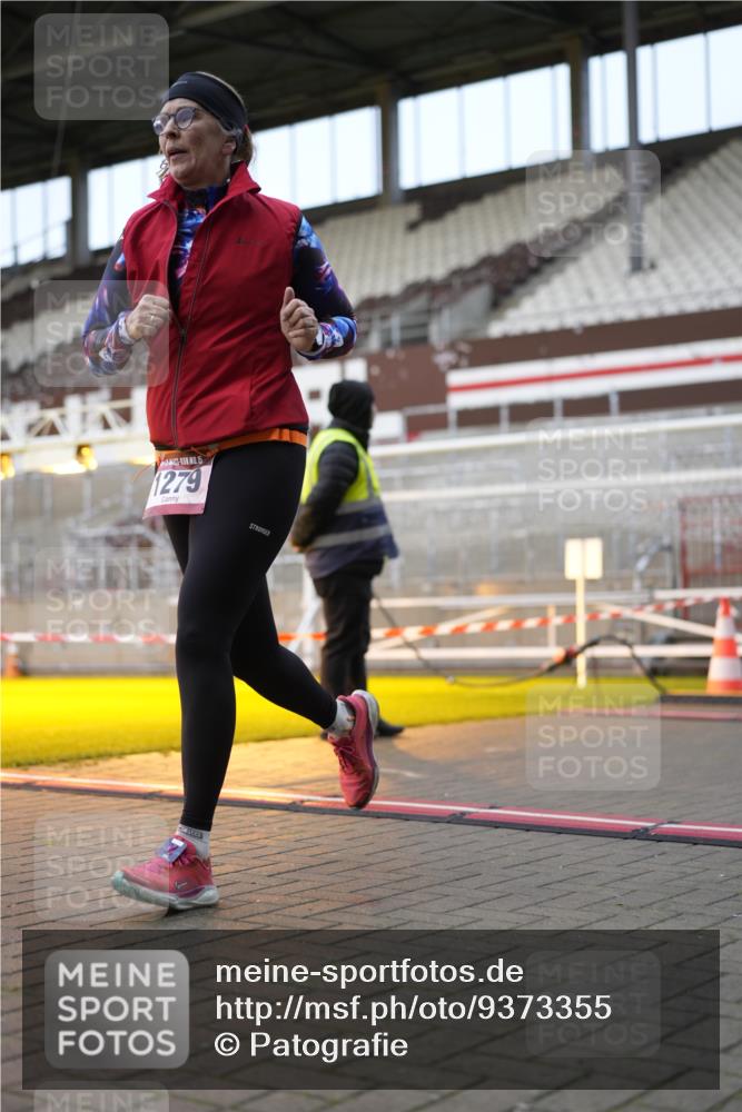 07.12.2025 - St. Pauli X-Mass-Run No. 15 Patografie http://msf.ph/oto/9373355 07.12.2025 12:02:38 Ziel 235, 1279, 1979, 1983, 3429, 3432, 3743, 3745, 3803, 3995 meine-sportfotos.de