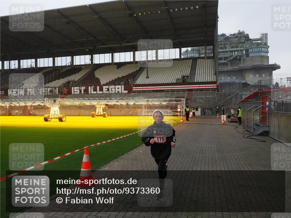 07.12.2025 - St. Pauli X-Mass-Run No. 15 Fabian Wolf http://msf.ph/oto/9373360 07.12.2025 09:53:35 Ziel 96, 115 meine-sportfotos.de