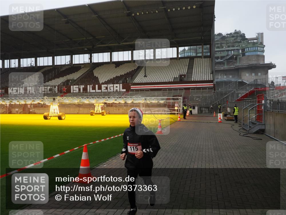 07.12.2025 - St. Pauli X-Mass-Run No. 15 Fabian Wolf http://msf.ph/oto/9373363 07.12.2025 09:53:35 Ziel 96, 115 meine-sportfotos.de