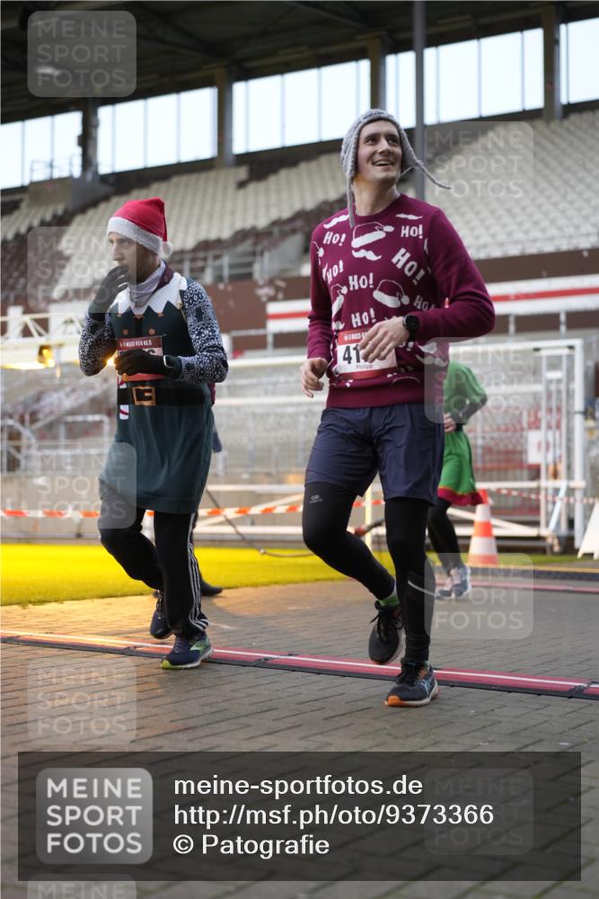 07.12.2025 - St. Pauli X-Mass-Run No. 15 Patografie http://msf.ph/oto/9373366 07.12.2025 12:02:48 Ziel 826, 1279, 2095, 3803, 4076, 4120, 4228, 4681, 4682, 4683, 4684 meine-sportfotos.de