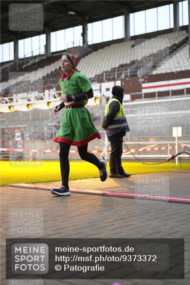 07.12.2025 - St. Pauli X-Mass-Run No. 15 Patografie http://msf.ph/oto/9373372 07.12.2025 12:02:50 Ziel 826, 1279, 2095, 3803, 4076, 4120, 4228, 4681, 4682, 4683, 4684 meine-sportfotos.de