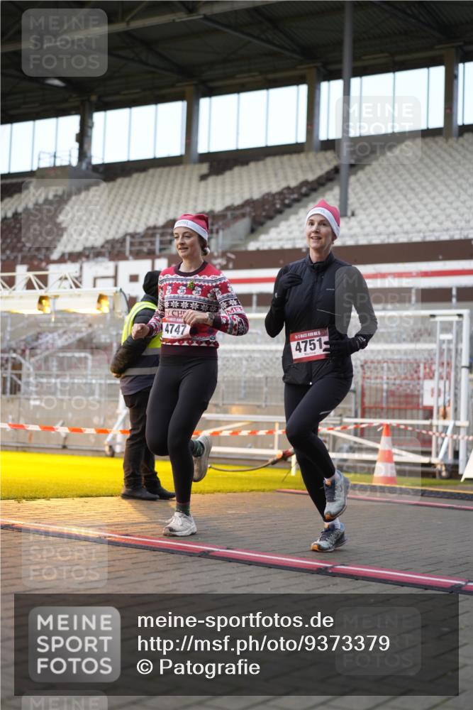 07.12.2025 - St. Pauli X-Mass-Run No. 15 Patografie http://msf.ph/oto/9373379 07.12.2025 12:03:01 Ziel 2610, 2747, 2822, 2843, 3122, 3130, 3134, 3281, 4076, 4120, 4228, 4243, 4244, 4747, 4750, 4751 meine-sportfotos.de