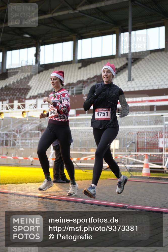 07.12.2025 - St. Pauli X-Mass-Run No. 15 Patografie http://msf.ph/oto/9373381 07.12.2025 12:03:02 Ziel 2610, 2747, 2822, 2834, 2843, 3122, 3125, 3130, 3134, 3281, 4076, 4120, 4228, 4243, 4244, 4747, 4750, 4751 meine-sportfotos.de