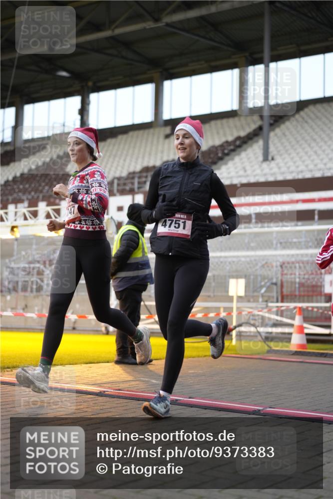 07.12.2025 - St. Pauli X-Mass-Run No. 15 Patografie http://msf.ph/oto/9373383 07.12.2025 12:03:02 Ziel 2610, 2747, 2822, 2834, 2843, 3122, 3125, 3130, 3134, 3281, 4076, 4120, 4228, 4243, 4244, 4747, 4750, 4751 meine-sportfotos.de