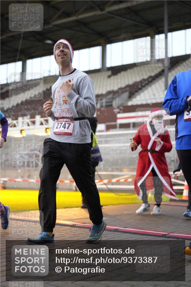 07.12.2025 - St. Pauli X-Mass-Run No. 15 Patografie http://msf.ph/oto/9373387 07.12.2025 12:03:05 Ziel 267, 2610, 2747, 2822, 2834, 2843, 3122, 3125, 3130, 3134, 3281, 4024, 4243, 4244, 4747, 4750, 4751 meine-sportfotos.de