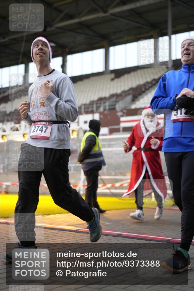 07.12.2025 - St. Pauli X-Mass-Run No. 15 Patografie http://msf.ph/oto/9373388 07.12.2025 12:03:05 Ziel 267, 2610, 2747, 2822, 2834, 2843, 3122, 3125, 3130, 3134, 3281, 4024, 4243, 4244, 4747, 4750, 4751 meine-sportfotos.de