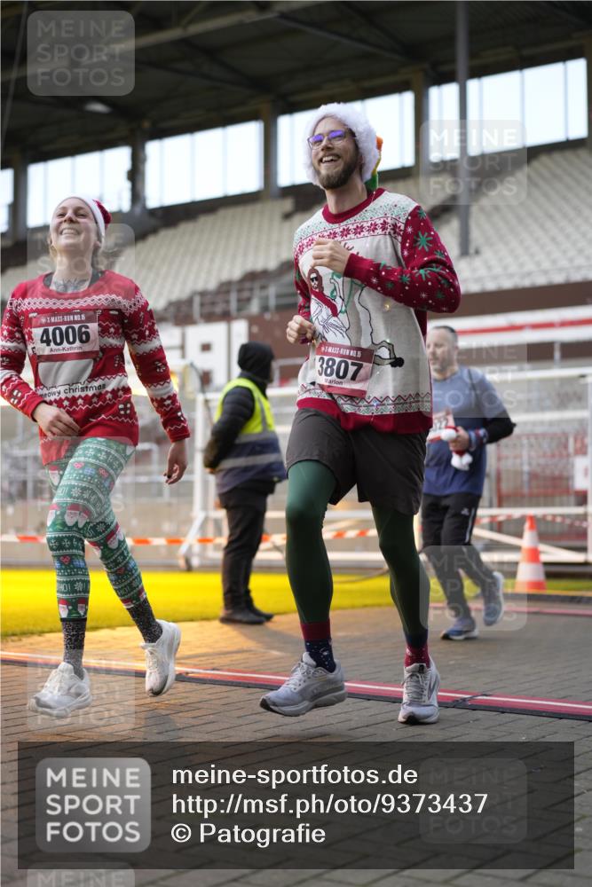 07.12.2025 - St. Pauli X-Mass-Run No. 15 Patografie http://msf.ph/oto/9373437 07.12.2025 12:03:23 Ziel 267, 3282, 3807, 3937, 3941, 3943, 4006, 4022, 4024, 4241, 4247, 4726, 4731, 4732, 4741, 4746, 5007 meine-sportfotos.de